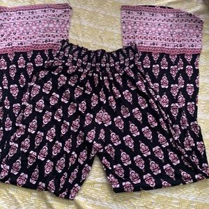 Like new boho wide leg flowy pants with pockets.